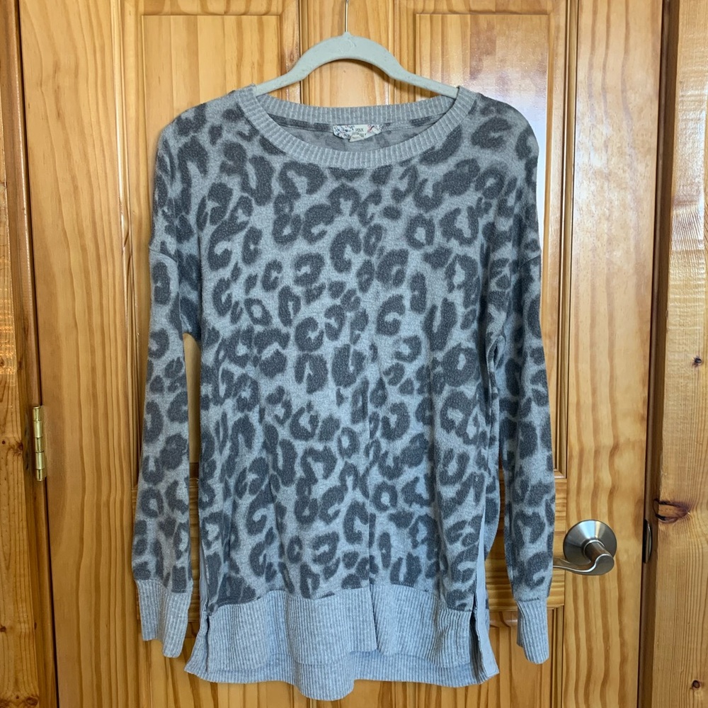 Comfy cheetah-print top! Women’s size medium!